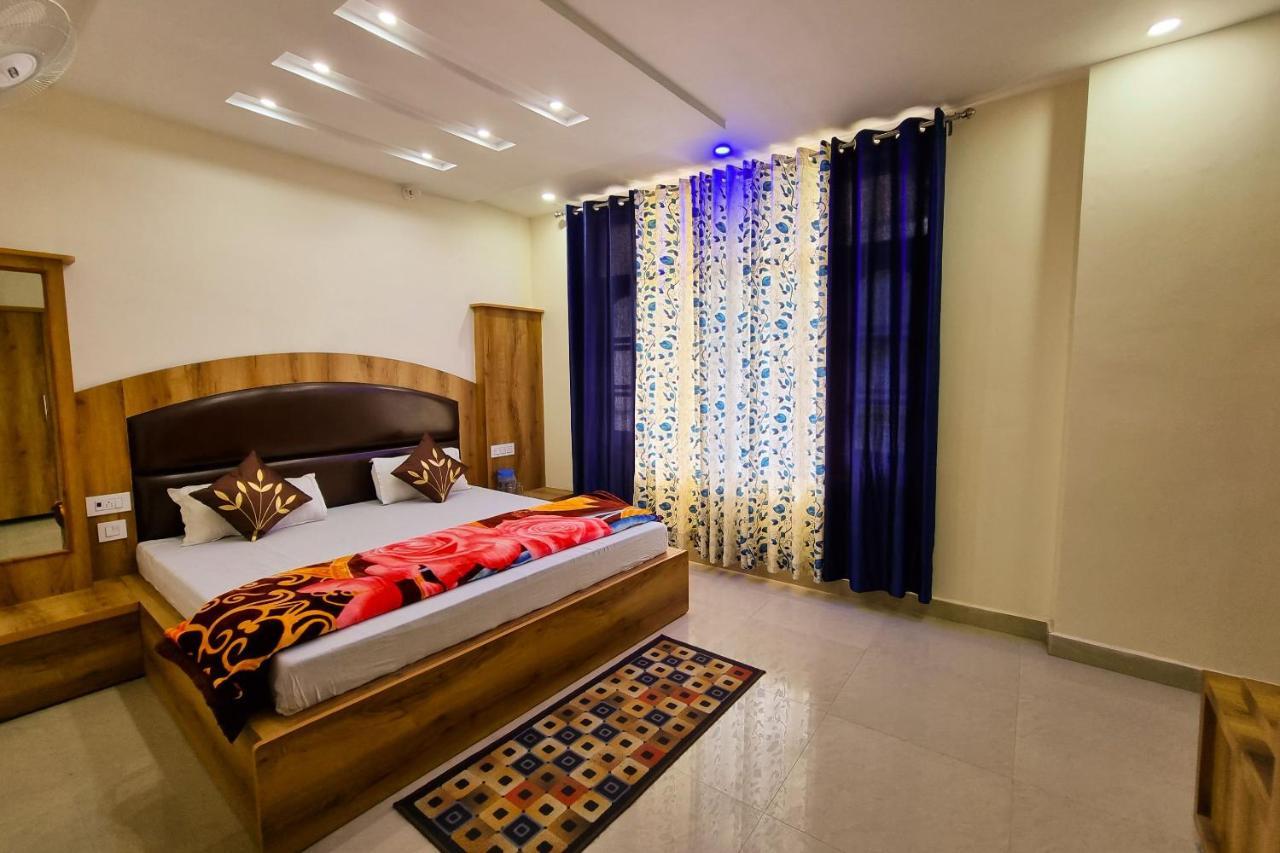 Mohan Home Stay Далхаузі Екстер'єр фото