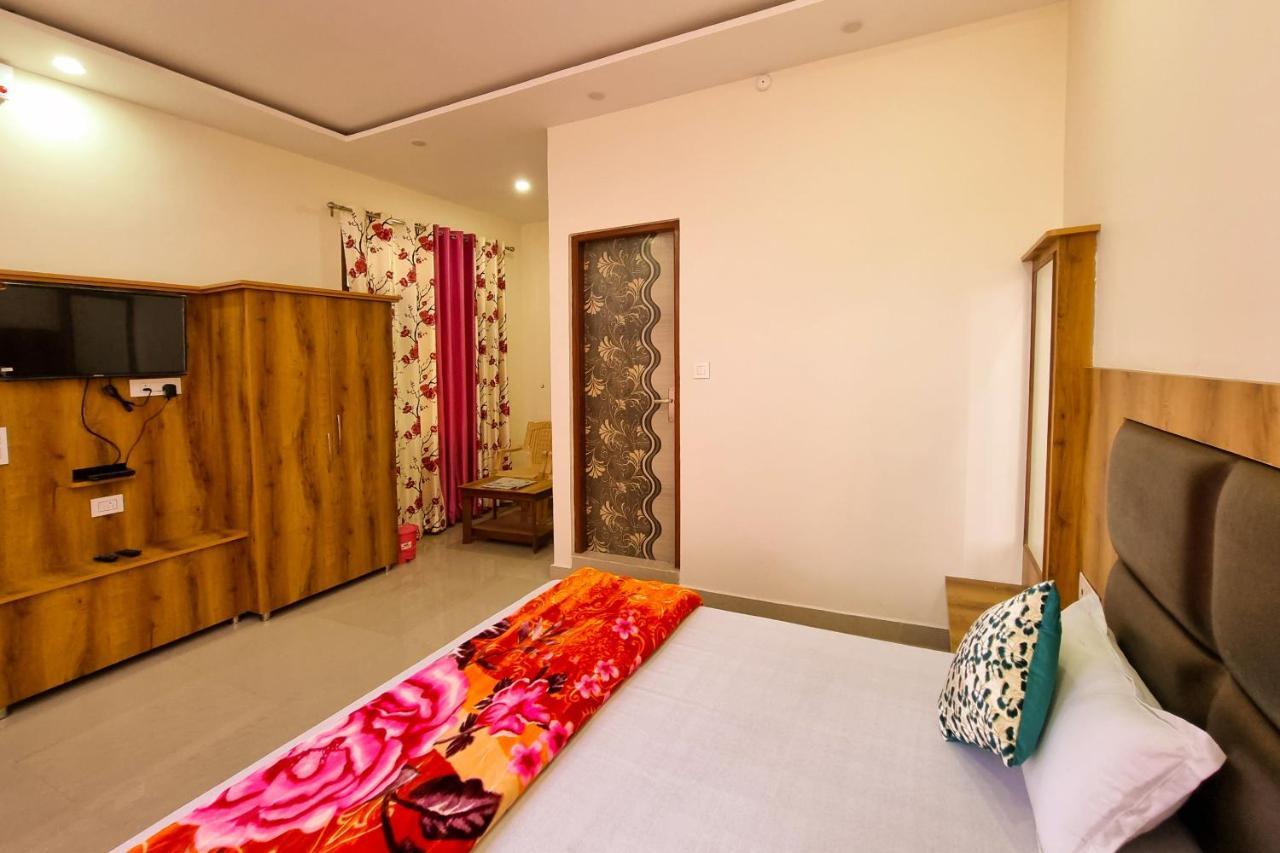 Mohan Home Stay Далхаузі Екстер'єр фото