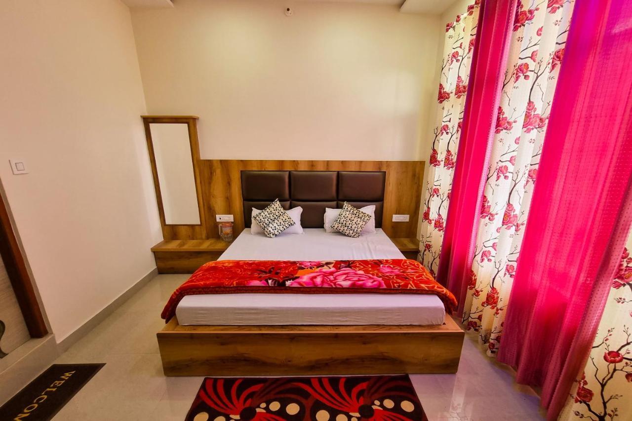 Mohan Home Stay Далхаузі Екстер'єр фото